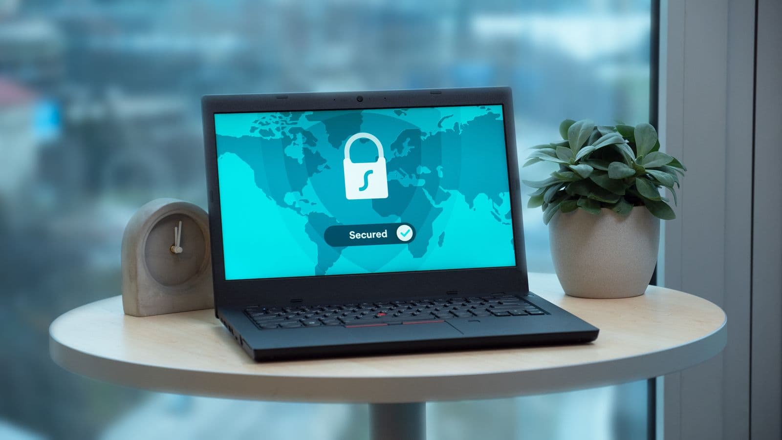 Een laptopscherm met een hangslot-beveiligingsicoon